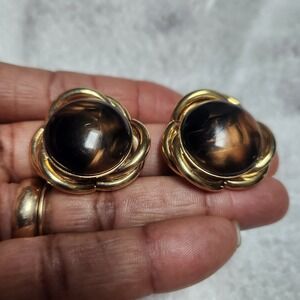 Vintage Gold Tone Earrings Brown Marbled Resin Domed Clip On  Floral Swirl 1 in.